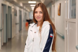 В Новосибирске врачи спасли попавшую под лошадь спортсменку
